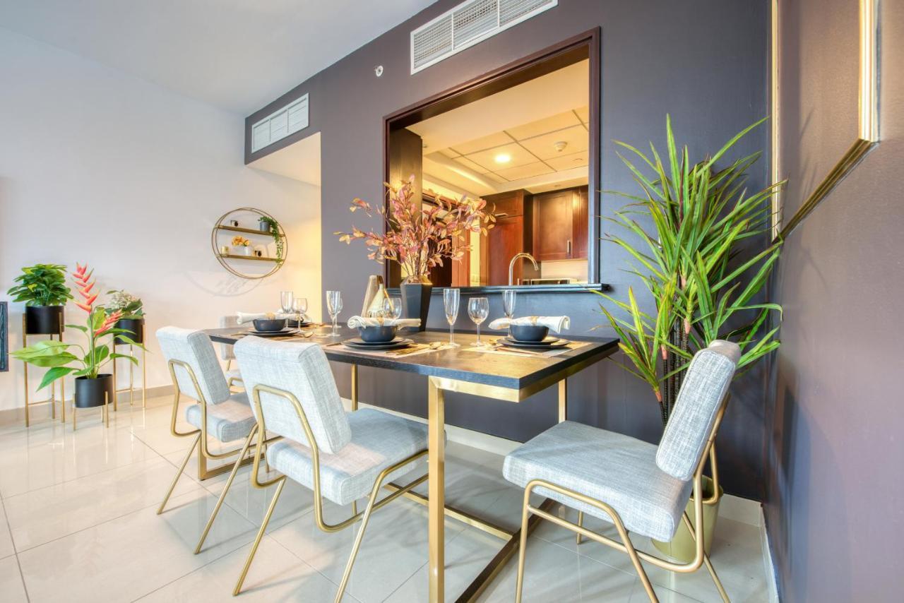 Maison Privee - Radiant Urban Retreat With Iconic Burj Khalifa Vws ドバイ エクステリア 写真