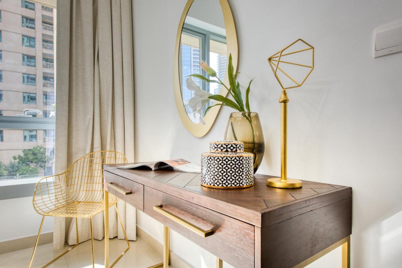 Maison Privee - Radiant Urban Retreat With Iconic Burj Khalifa Vws ドバイ エクステリア 写真