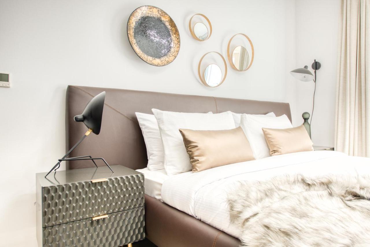 Maison Privee - Radiant Urban Retreat With Iconic Burj Khalifa Vws ドバイ エクステリア 写真